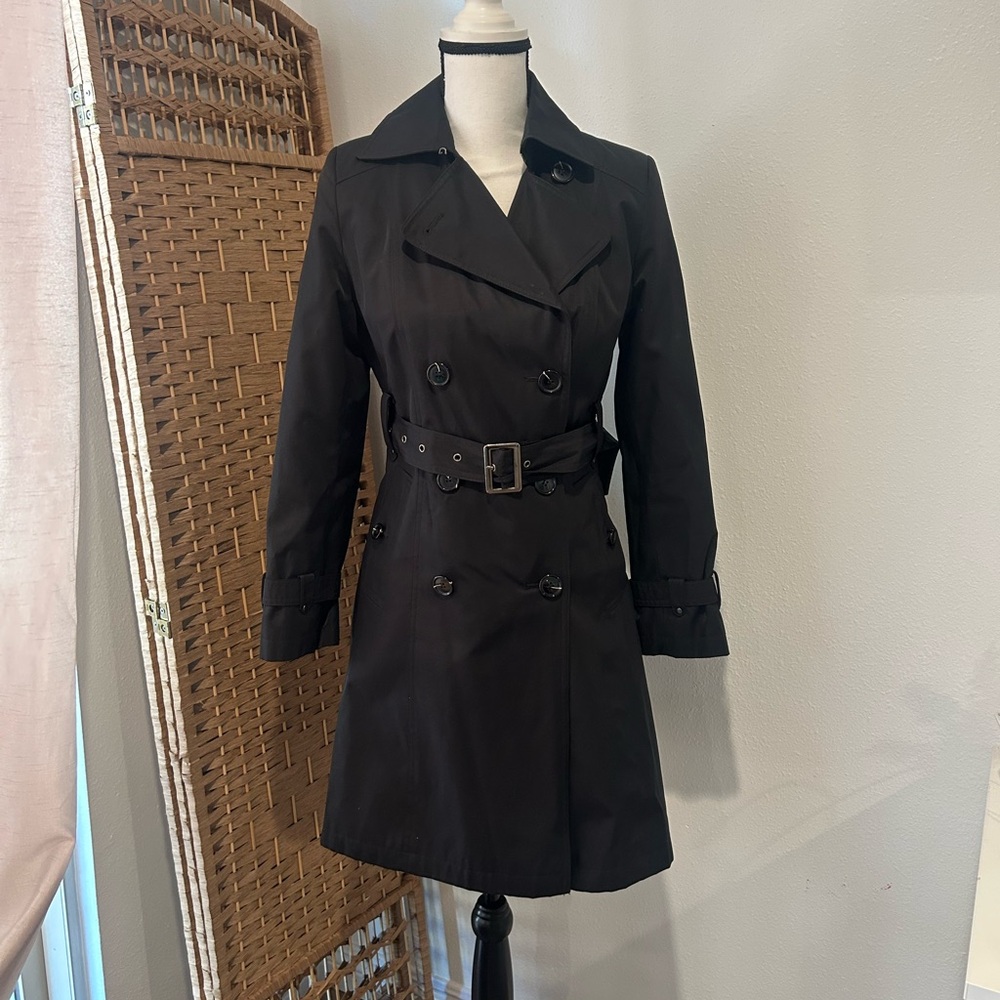 Gallery Elegant Black Double-Breasted Women's Trench Coat